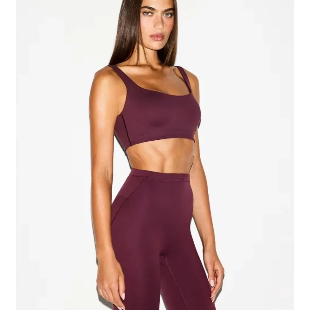 NEW NikeSKIMS Matte Scoop Neck Bra LE Currant Small NWT Nike SKIMS - Picture 3 of 3